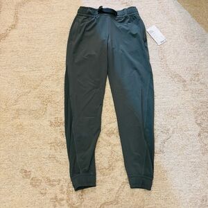 Athleta Quest Jogger. NWT